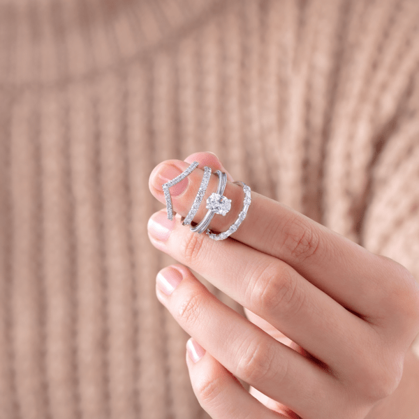 HowtoWearWedding,Engagement&EternityRingsintheRightOrder