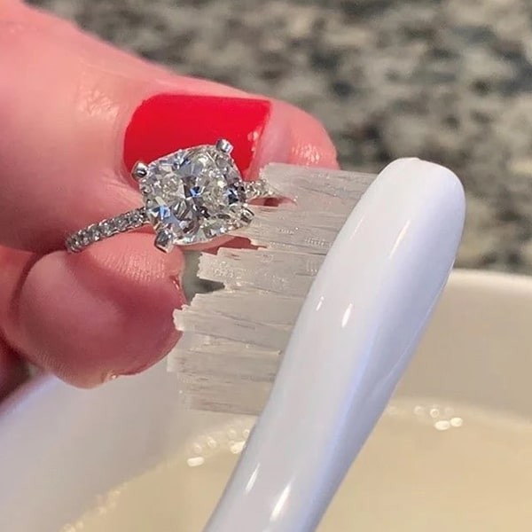 HowtoCleanYourDiamondEngagementRingAtHome?