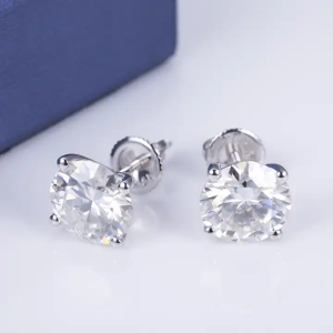 0.20-3.00 Carat Round Shaped 4 Claw Diamond Solitaire Stud Earrings
