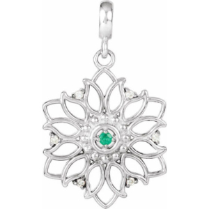 0.06 Carat Round Shaped Green Emerald In Flower Style Pendant