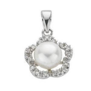 6.6 mm Freshwater Pearl Pendent with Natural Diamonds