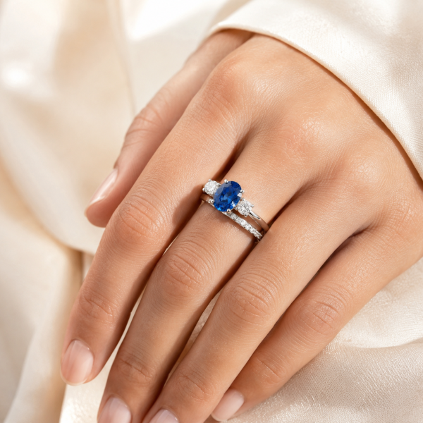 How to Choose a Sapphire Engagement Ring: Colour, Diamonds, Settings & Metals
