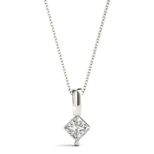 Robenia Natural Diamond Prong Set Solitaire Pendant Necklace