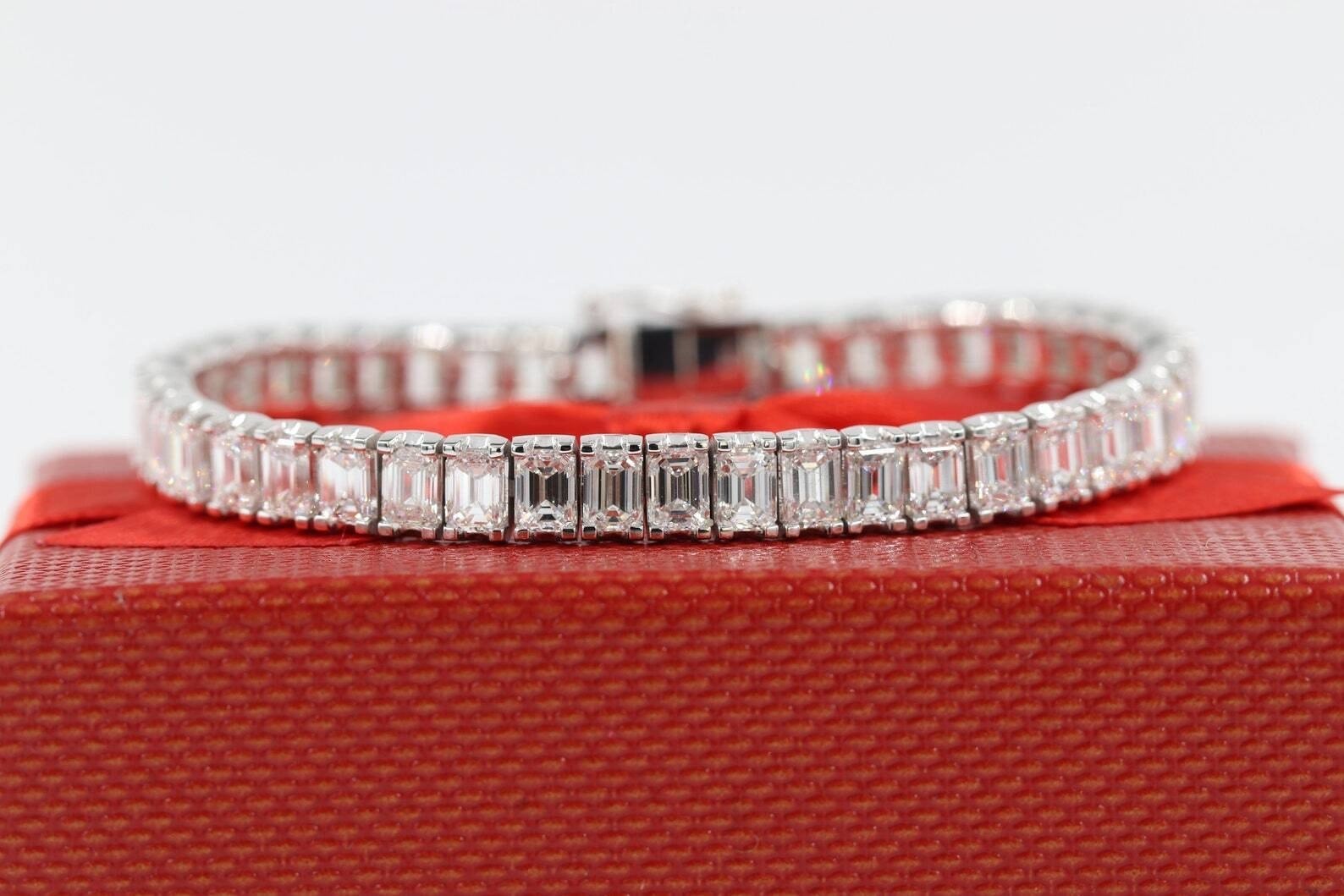 10.00-carat 4 Prong Setting F-G/VS-SI Emerald Cut Diamond Tennis Bracelet, 18k White Gold