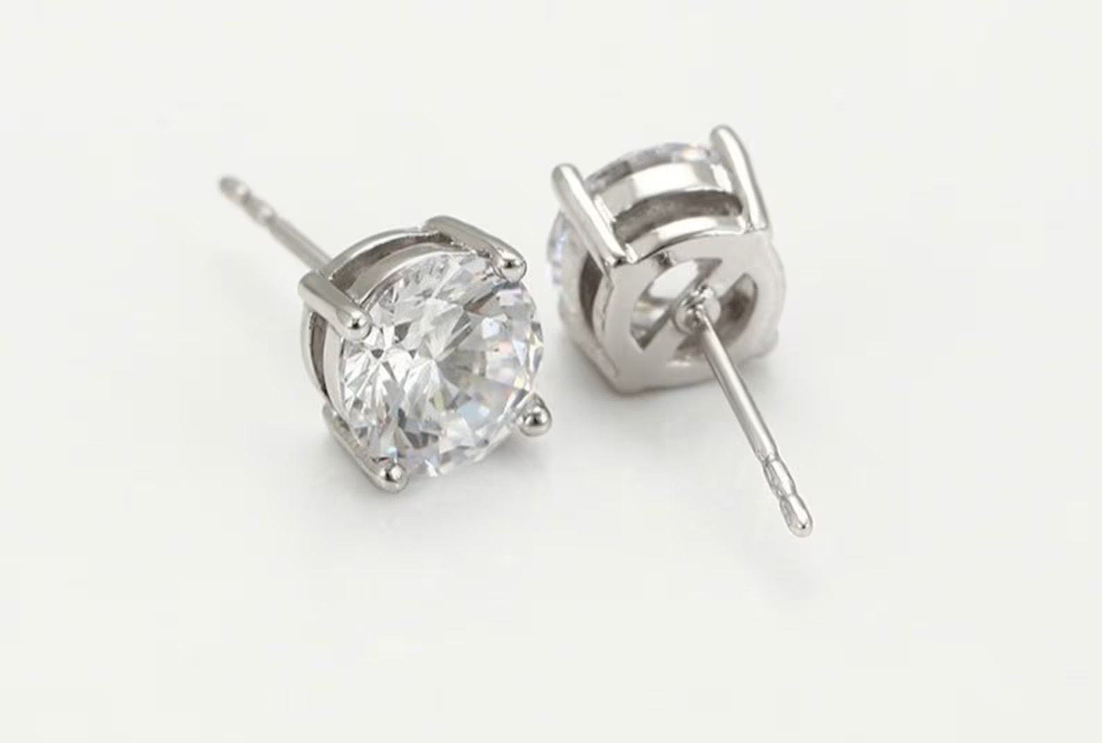 0.20-3.00 Carat Natural And Lab Created Round Diamond Stud Earrings