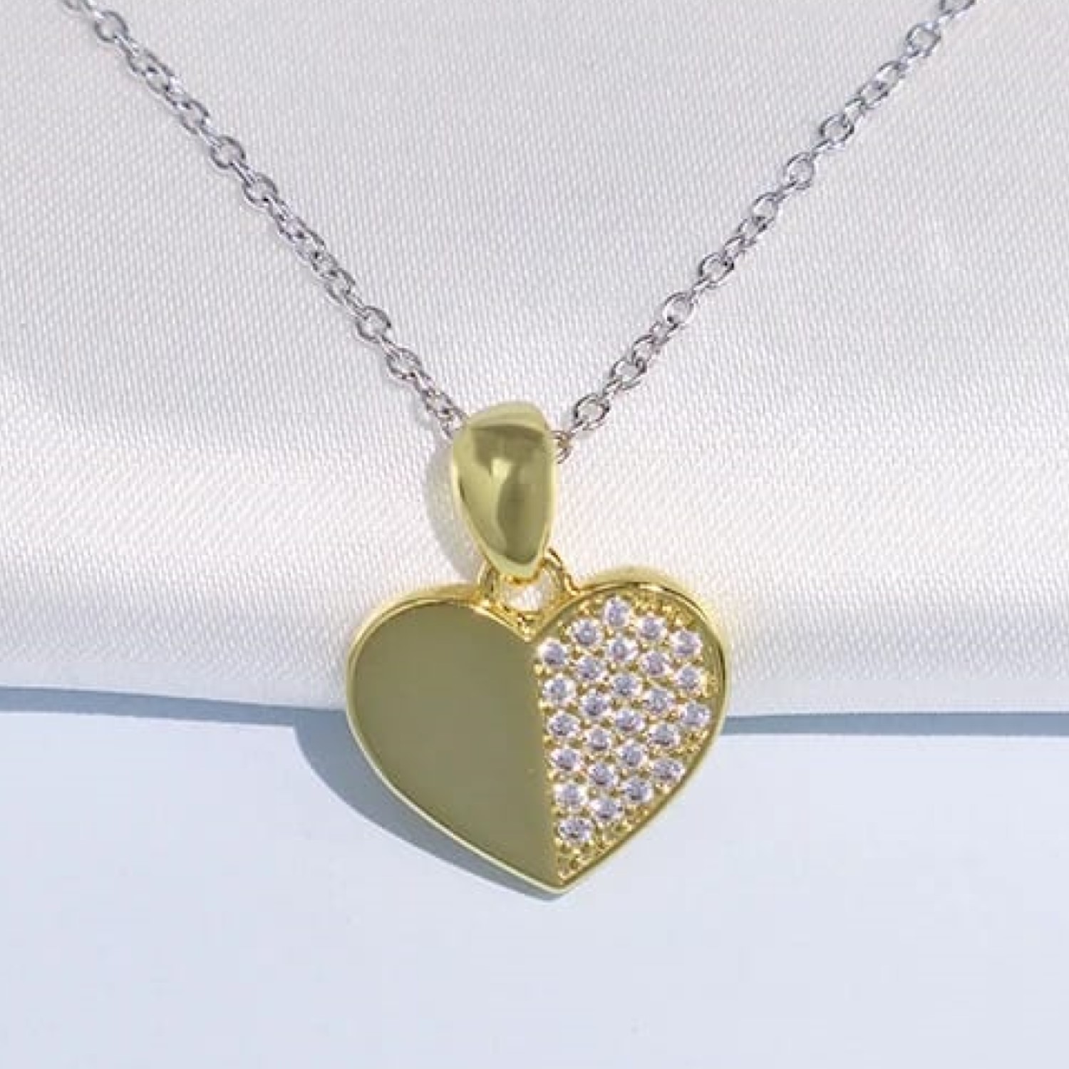 0.10 Carat Natural Round Cut Diamonds Heart Shaped Pendant 18 Inch Chain Included